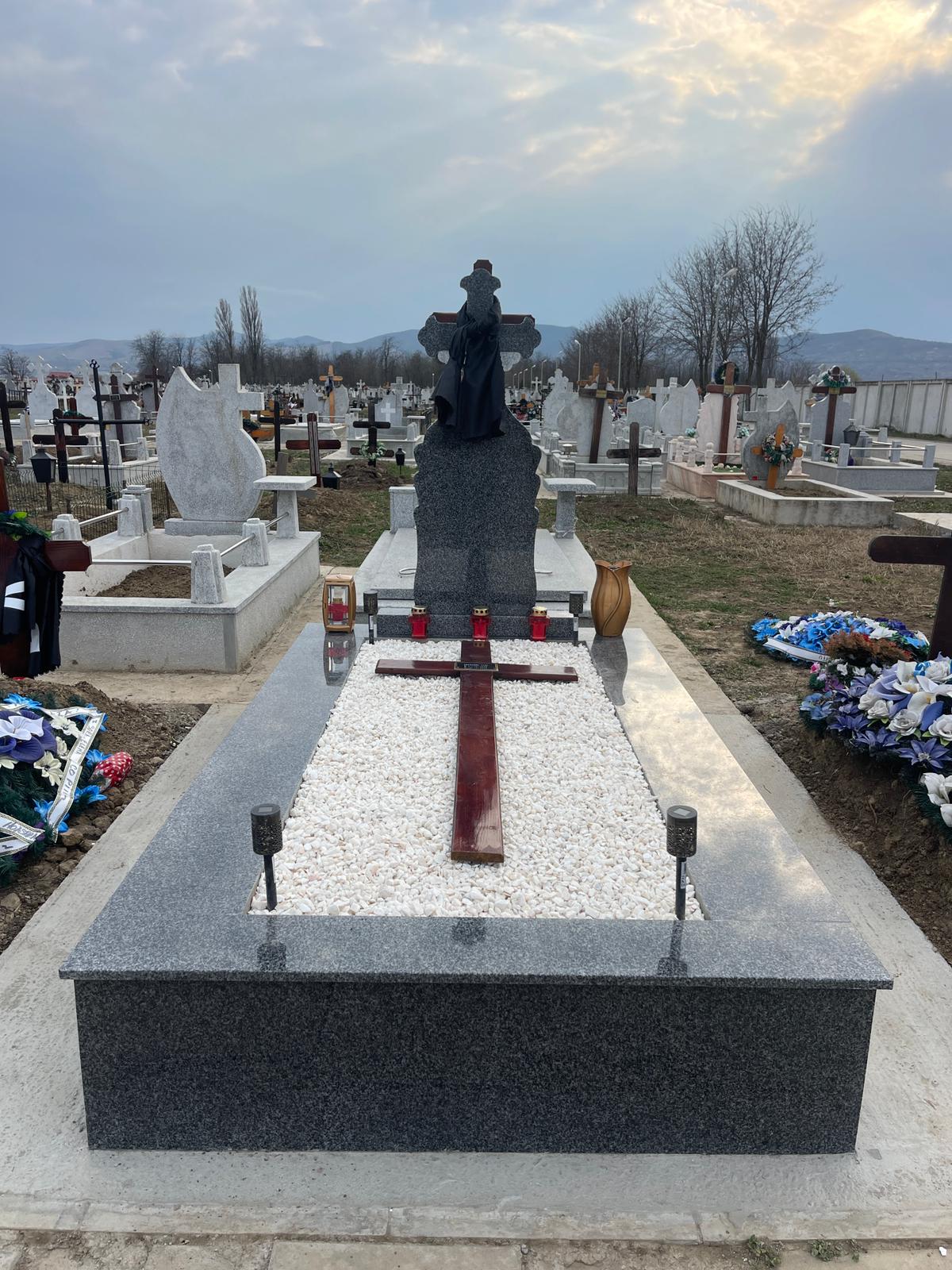 Lucrare funerară Divinum 60