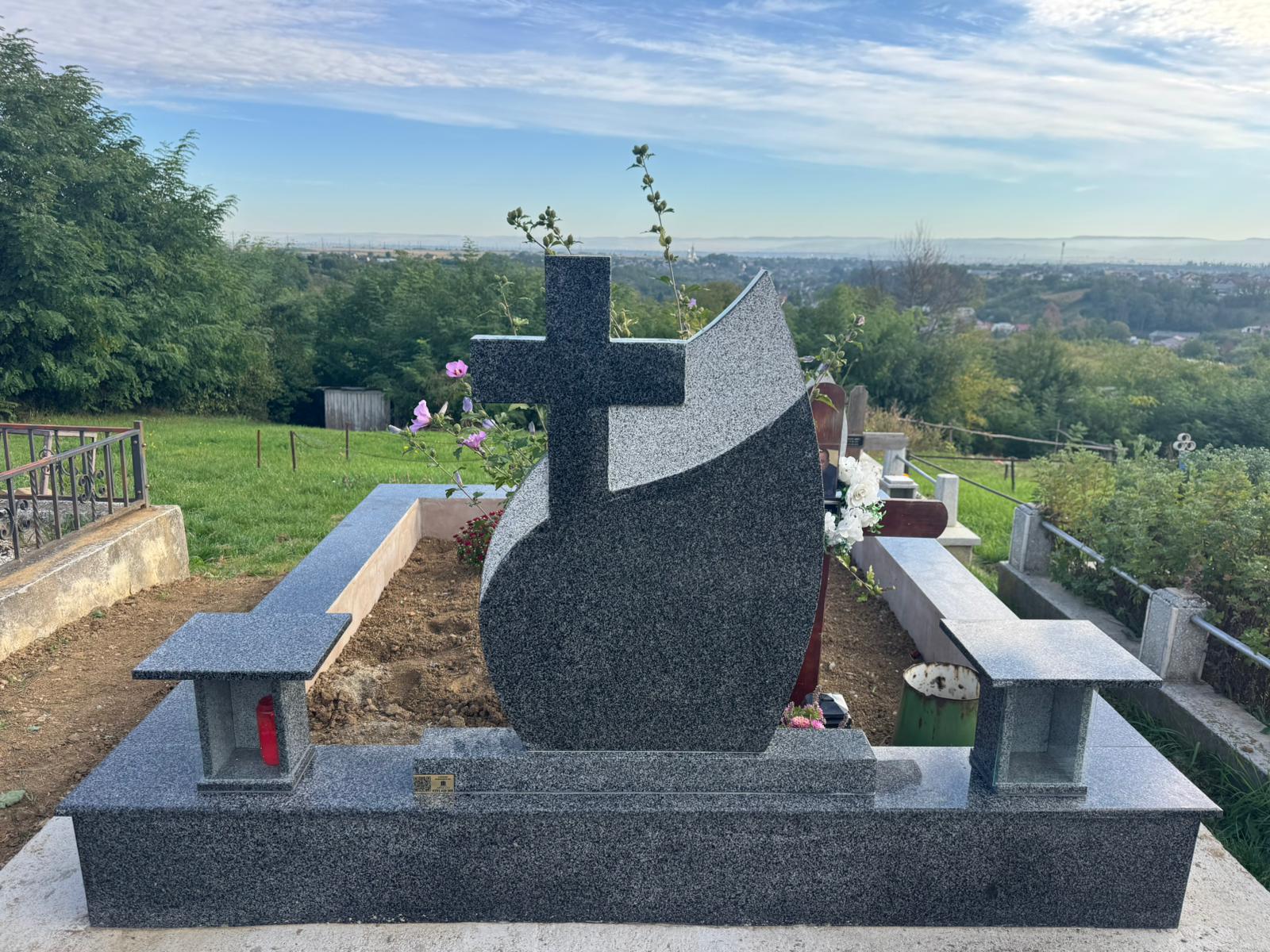 Lucrare funerară Divinum 68
