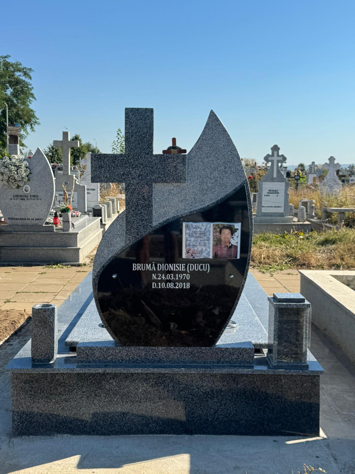 Lucrare funerară Divinum 75