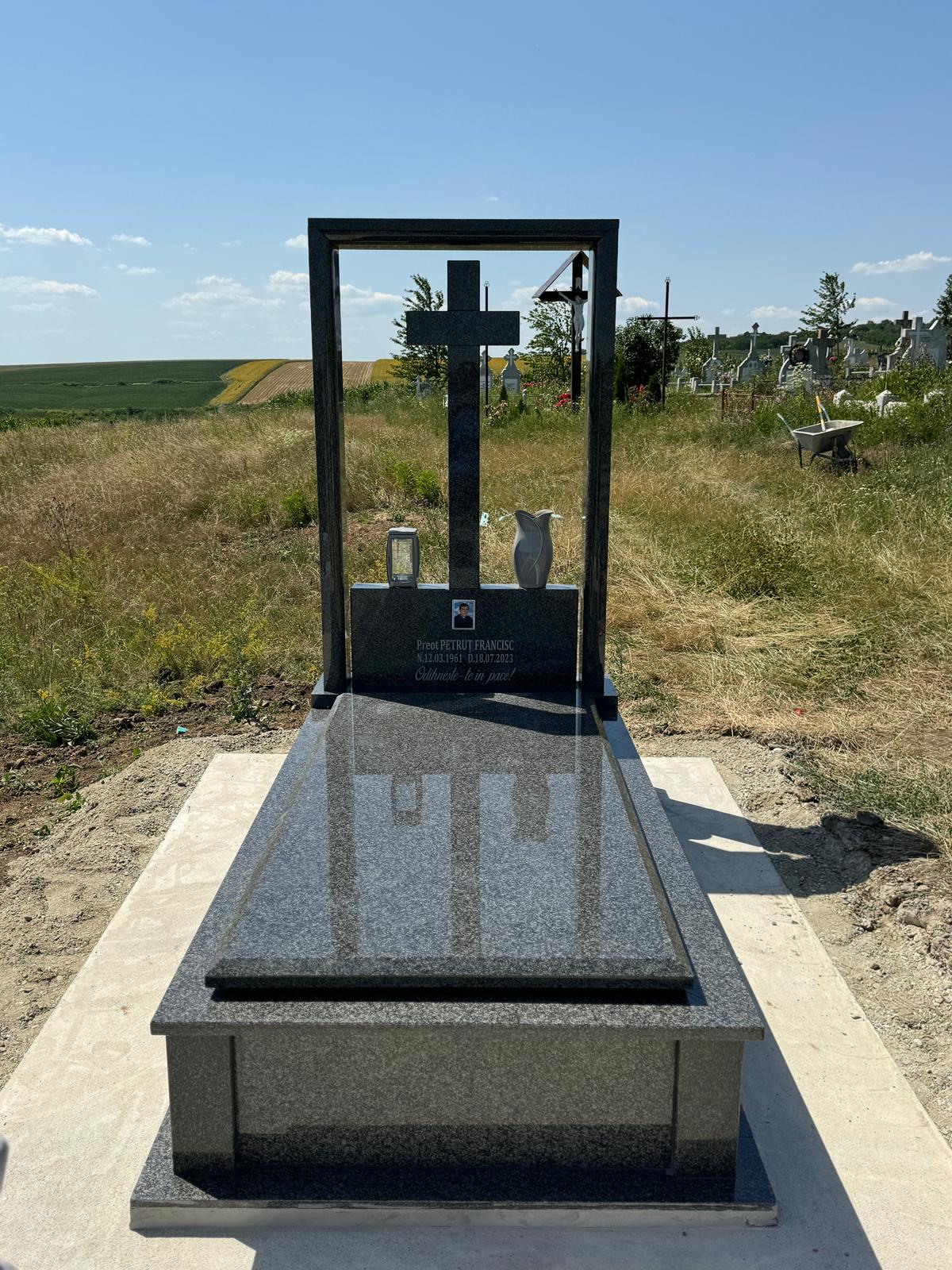 Lucrare funerară Divinum 79